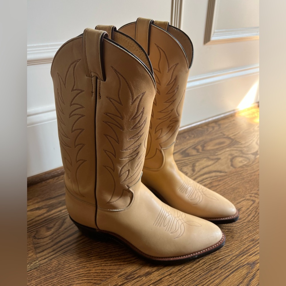 Justin Cowboy Boots Natural Mulehide size 9 men’s boots